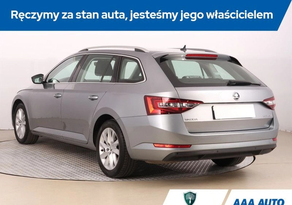 Skoda Superb cena 77000 przebieg: 102841, rok produkcji 2019 z Siedlce małe 326